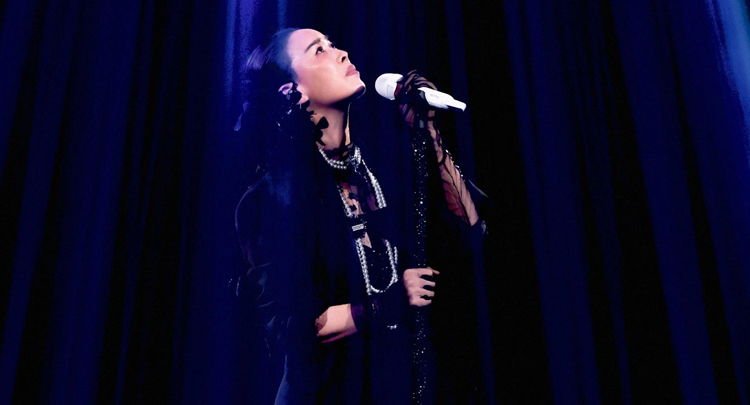 官方通報那英演唱會即興演唱《彎彎的月亮》：未完整演唱 不屬於變更節目重新報批情形
