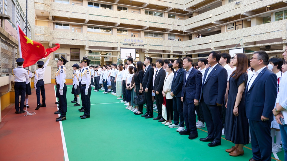 培僑中學舉行升旗儀式 邀上海交大教授趙維殳解密「萬米深淵生命狂歡」