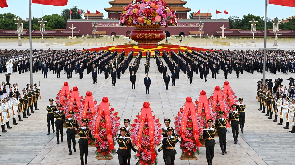 烈士紀念日向人民英雄敬獻花籃儀式在京隆重舉行 習近平等黨和國家領導人出席