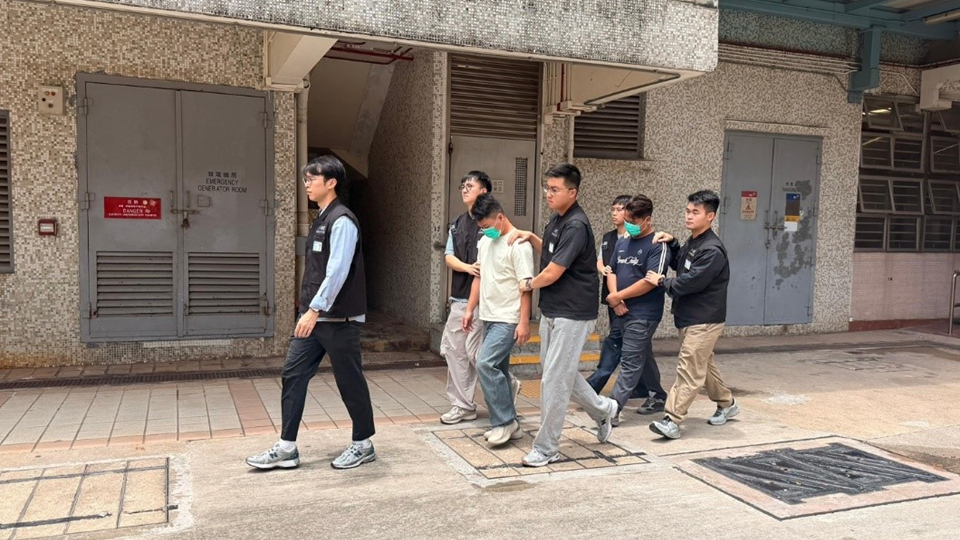 鄧炳強主持「跨部門反黑工專責組」會議 討論施政報告打擊黑工措施