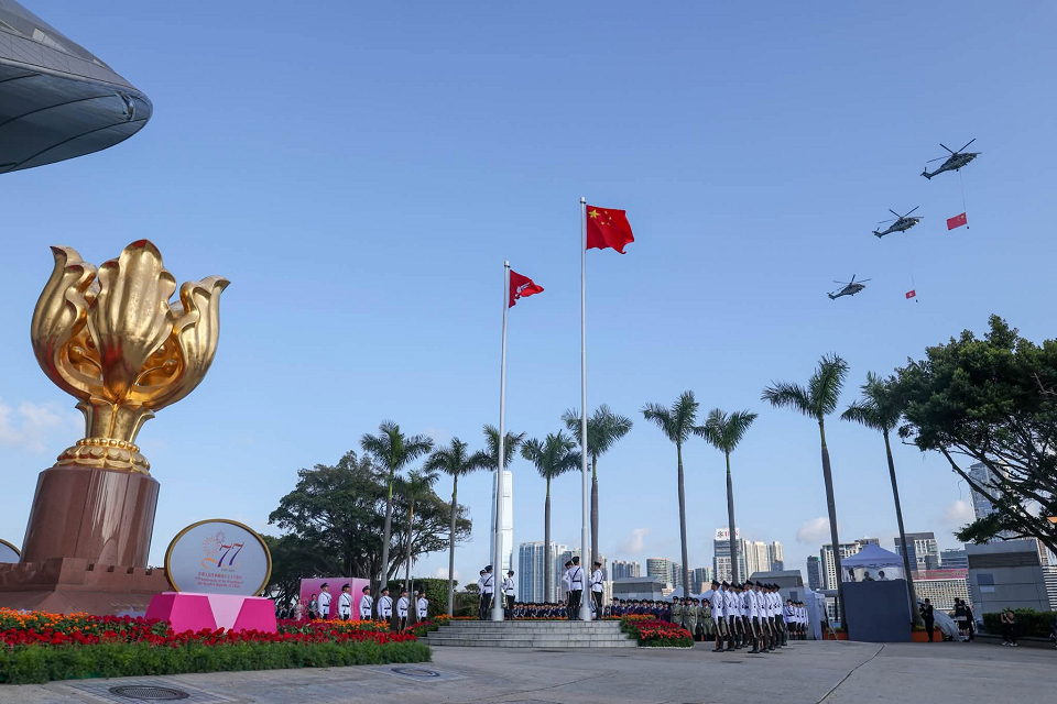 警隊參與金紫荊廣場國慶升旗禮 祝願國家繁榮昌盛