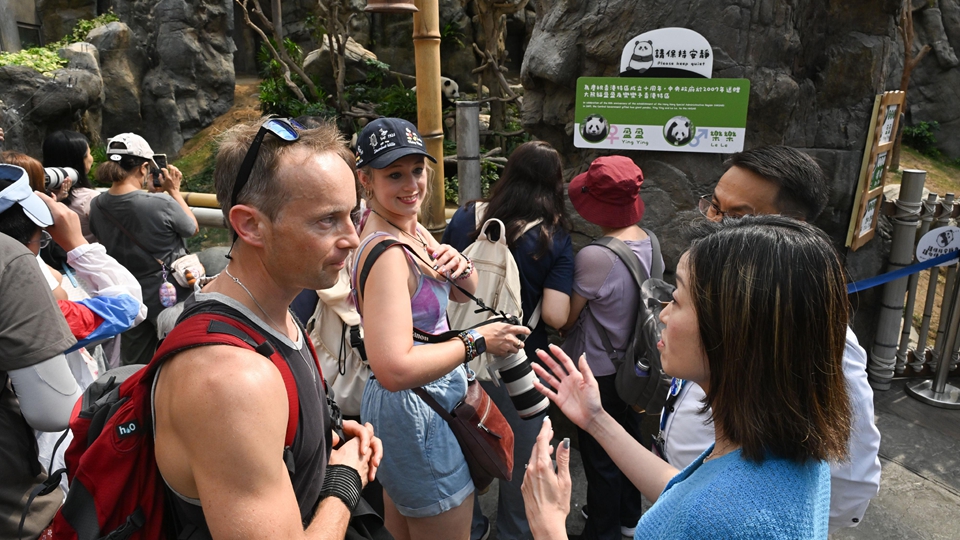 旅遊事務專員走訪熱門景點 視察人流管理措施及旅客活動情況