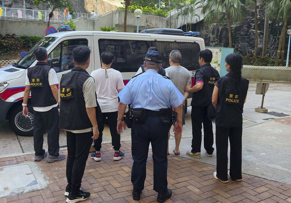藍田兩度破壞慶祝國慶旗幟 警拘五旬漢涉刑毀