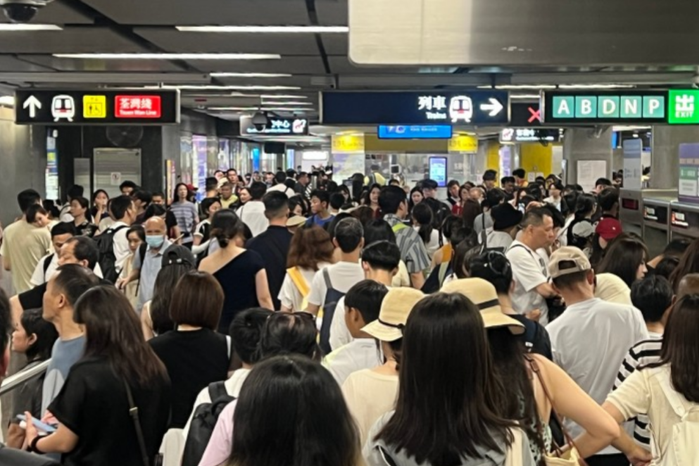 十一黃金周首日 逾27.7萬人次內地旅客入境 經落馬洲支線入境最多