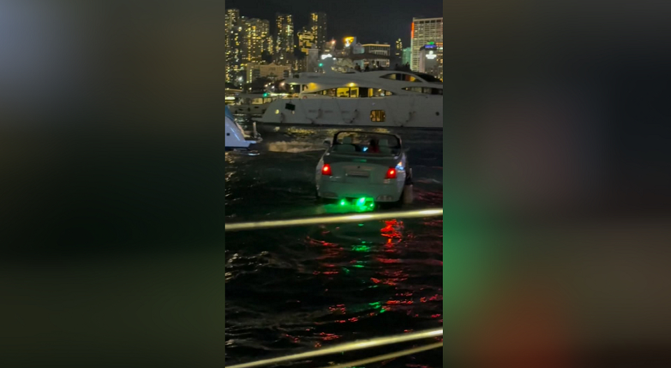 有片｜海上跑車國慶日維港巡航 網民：比煙花更吸睛