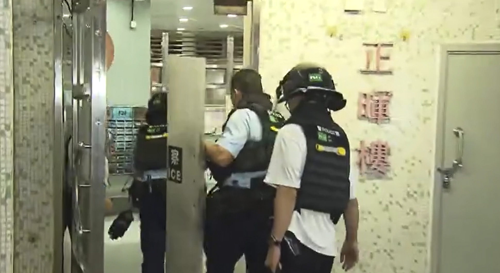 疑揮刀劈鑽石山港鐵櫃枱 警慈正邨拘一女