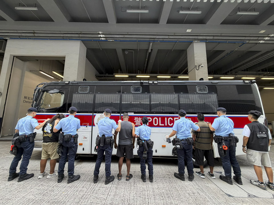 警方西九龍反非法勞工 拘捕19名男女