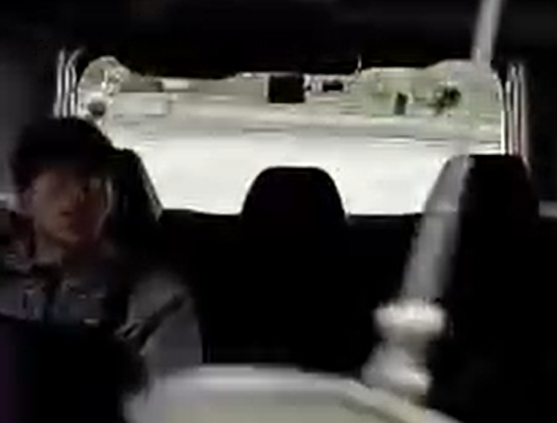 有片〡乘的士扮嘔落車逃逸被捕 的士司機發片：為民除害