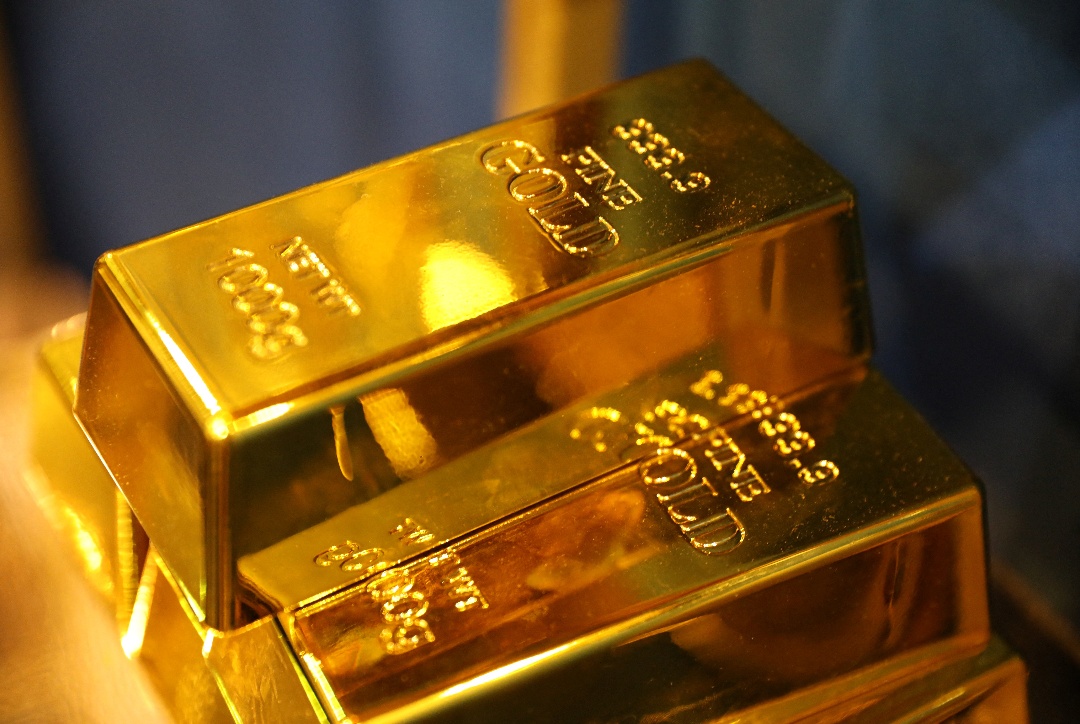 金價自低位發彈 黃金股集體走高