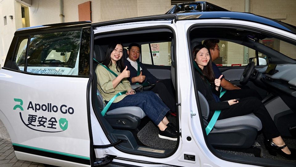 運輸署自動駕駛車輛應用促進工作組視察北大嶼山東涌測試項目