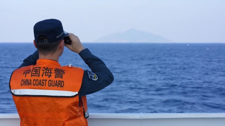 中國海警在釣魚島及其附屬島嶼領海內維權巡航畫面公布