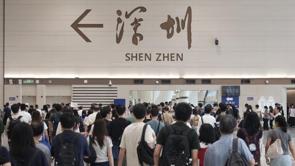 新皇崗口岸明早開通 楊何蓓茵：感謝公務員盡責履職 肩負好雙重角色