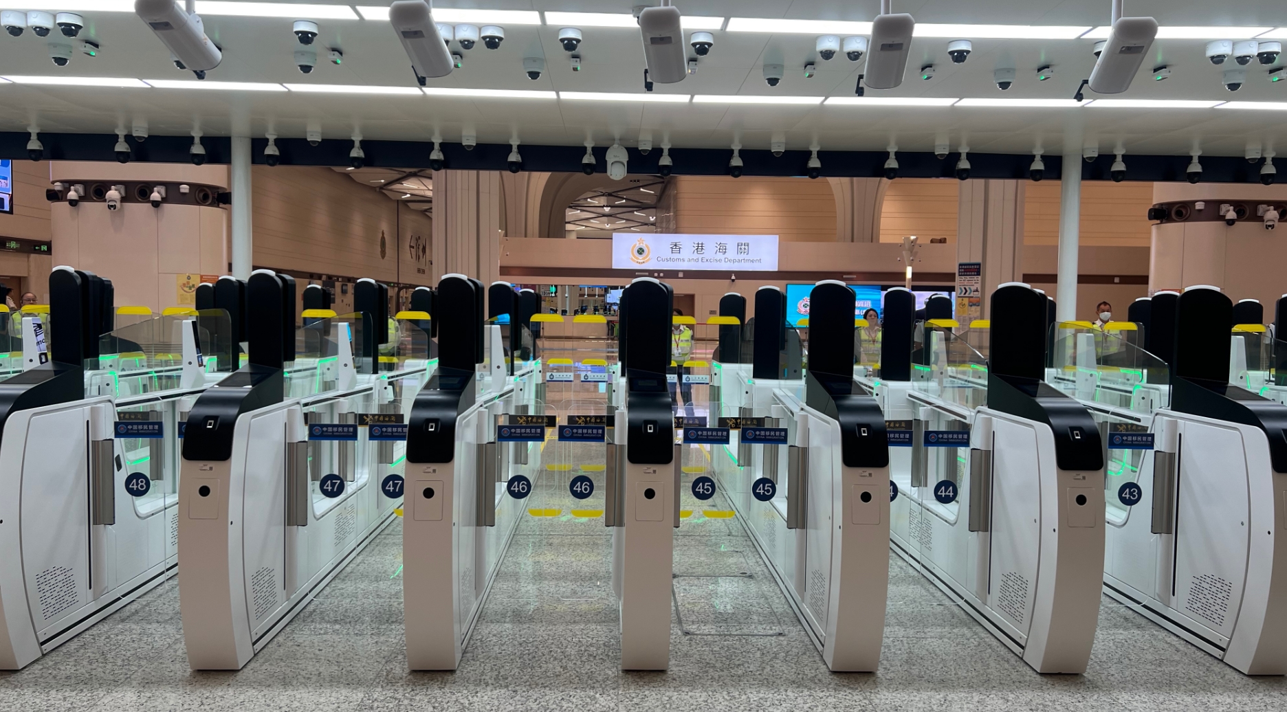 皇崗口岸全新開通 旅客：通關便利大升級 體驗良好