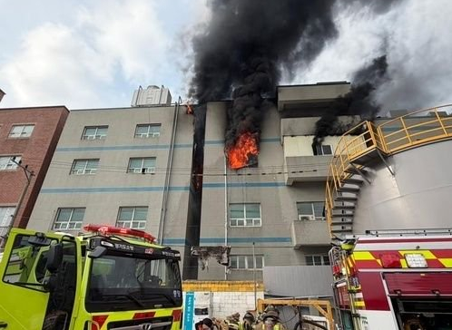 韓國京畿道工廠火災已致7人受傷 包括5名消防員