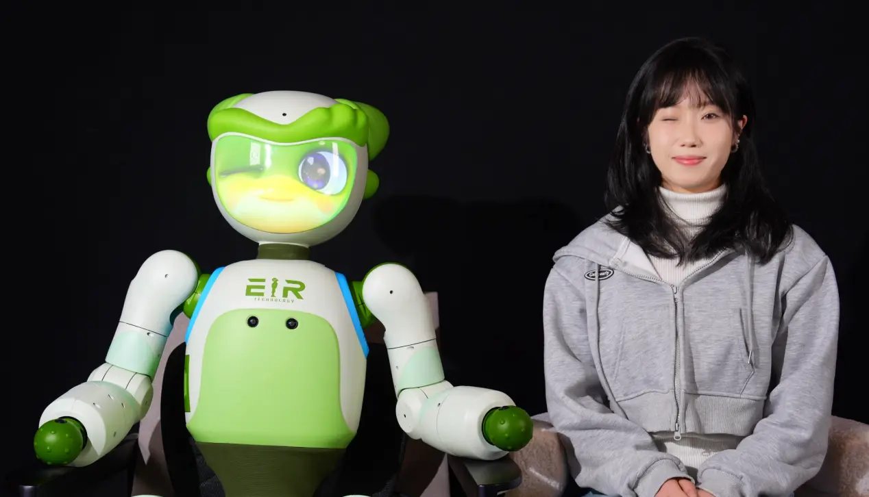 全球首款情感交互人形機械人「愛湫」今日首秀