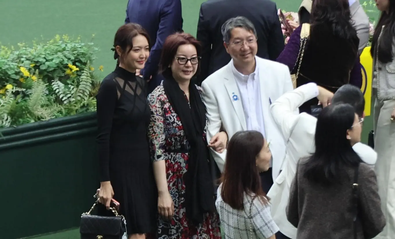 有片丨剛同10億富貴男友分手 陳庭欣馬場散心