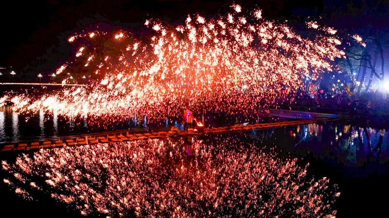 有片 | 共赴徽州浪漫之約 西溪南魚燈會點亮新年夜色