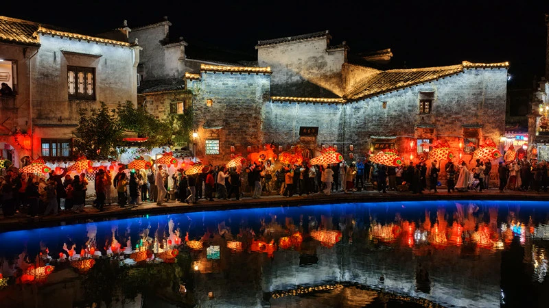 黃山黟縣：「宏村燈會」成跨年「氛圍擔當」