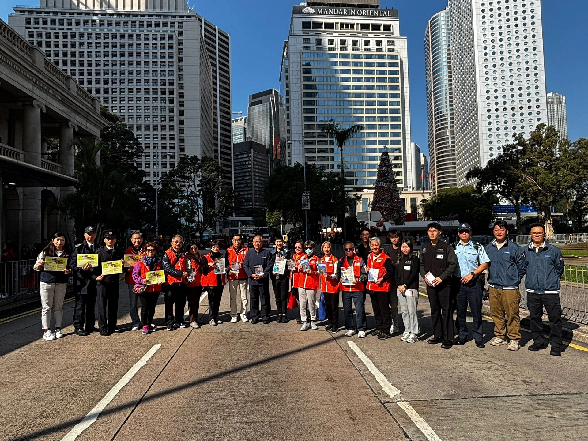 警方跨部門遮打道宣傳守法 共建和諧有序社區