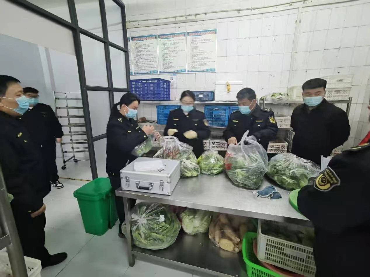 全程駐守 河南襄城築牢學考食品安全防線