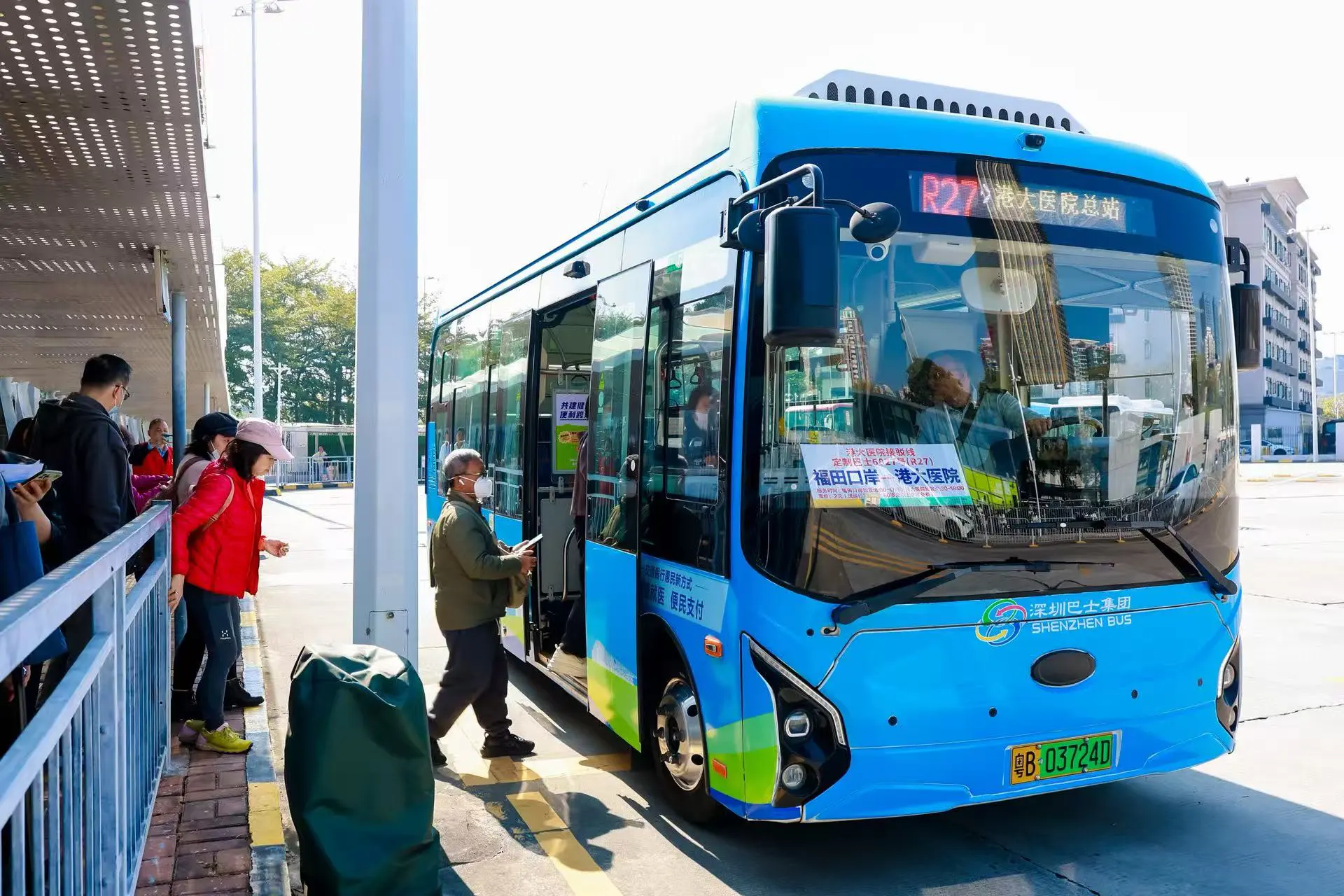 30分鐘直達！60歲及以上長者免費 「福田口岸—港大深圳醫院」接駁巴士專線開通