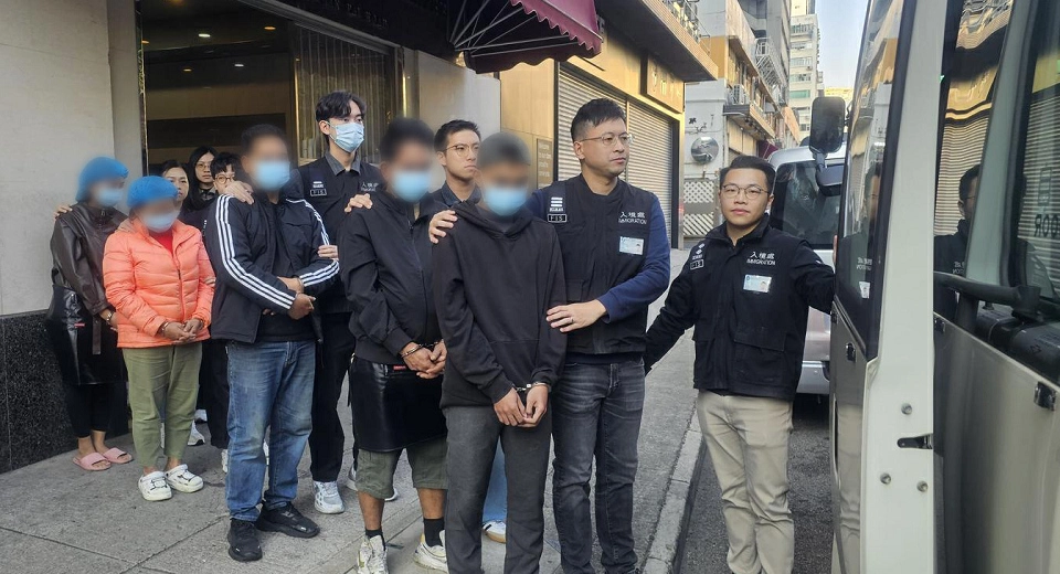 有片〡入境處打擊黑工拘20人 自設生產線供應餐廳及美食展