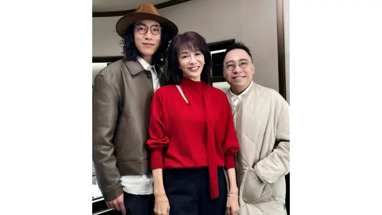 Do姐聯手農夫街頭派壓歲金片 周生生賀新春玩出新意