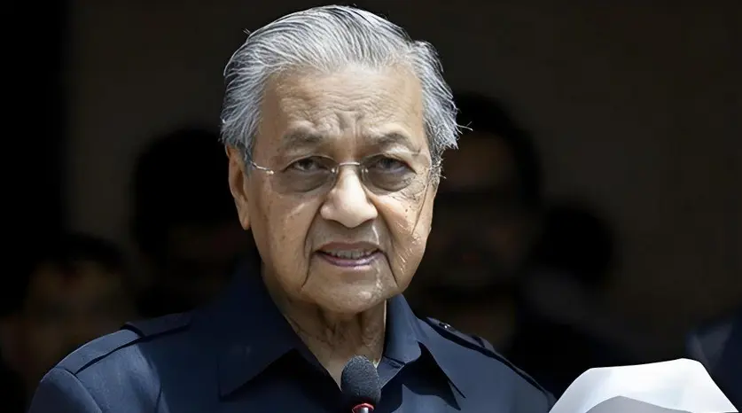 100歲馬來西亞前總理馬哈蒂爾跌倒入院