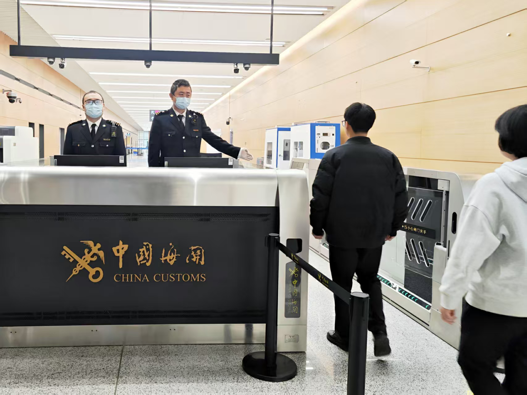 成都天府國際機場通程航班數量翻倍 國際中轉樞紐能級再提升