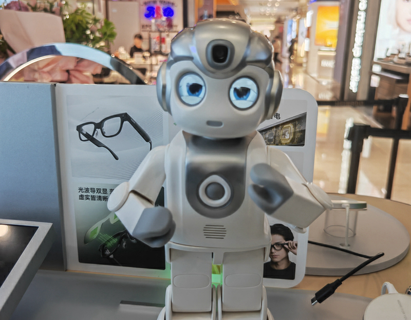 幻核晴山具身智能機器人及樂奇AI眼鏡湖南體驗中心首店啟幕