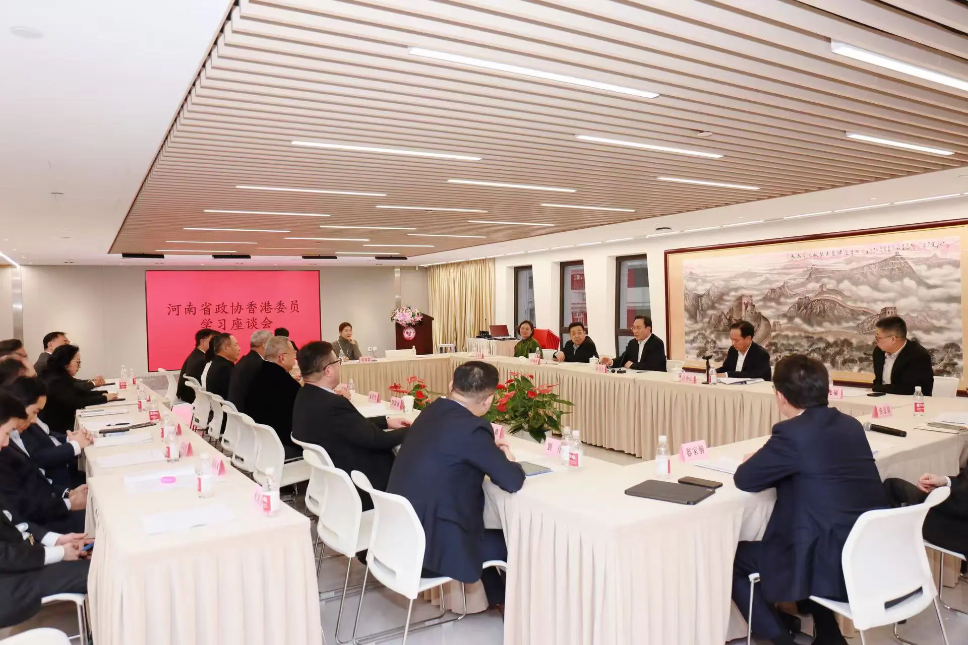 河南省政協主席孔昌生與住香港河南省政協委員座談交流：凝聚豫港同心力 共繪發展新藍圖