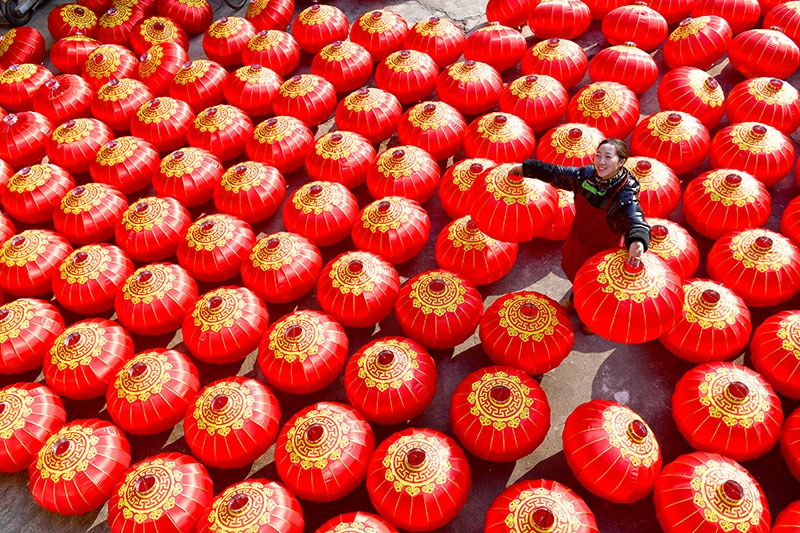 傳統燈籠出海 四川綿竹返鄉創業青年點亮鄉村共富路