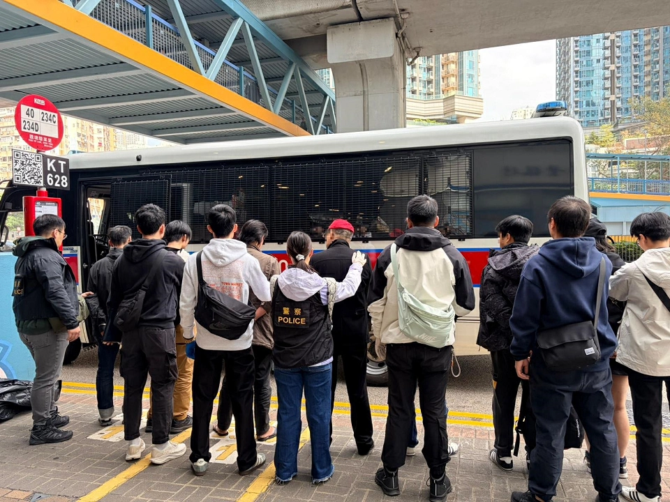 警方觀塘破釣魚機賭檔 拘捕7名男女