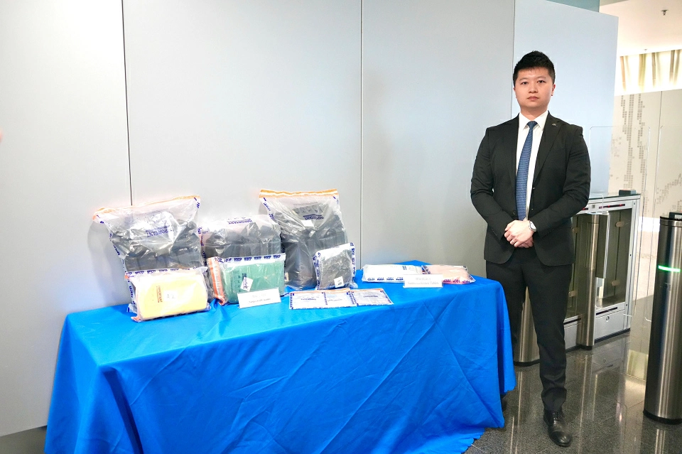 警方大角咀破毒品儲存倉 拘一外籍男檢1800萬元毒品