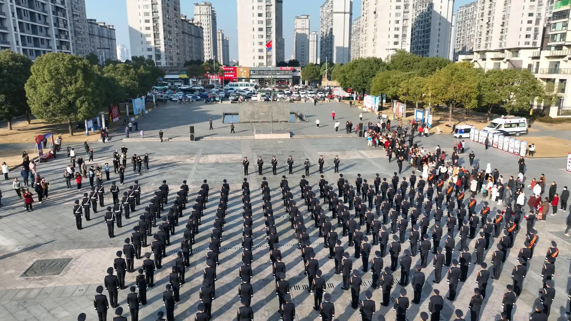 升警旗宣誓詞 致敬平安守護者 皖歙縣公安以奮鬥之姿書寫平安答卷