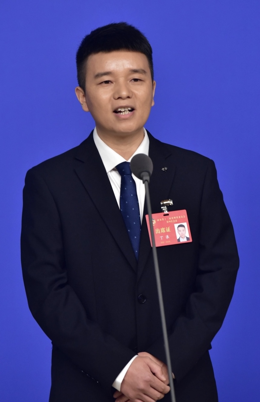 圖:貴州省政協委員、貴州義派電子商務有限公司總經理丁浪.jpg