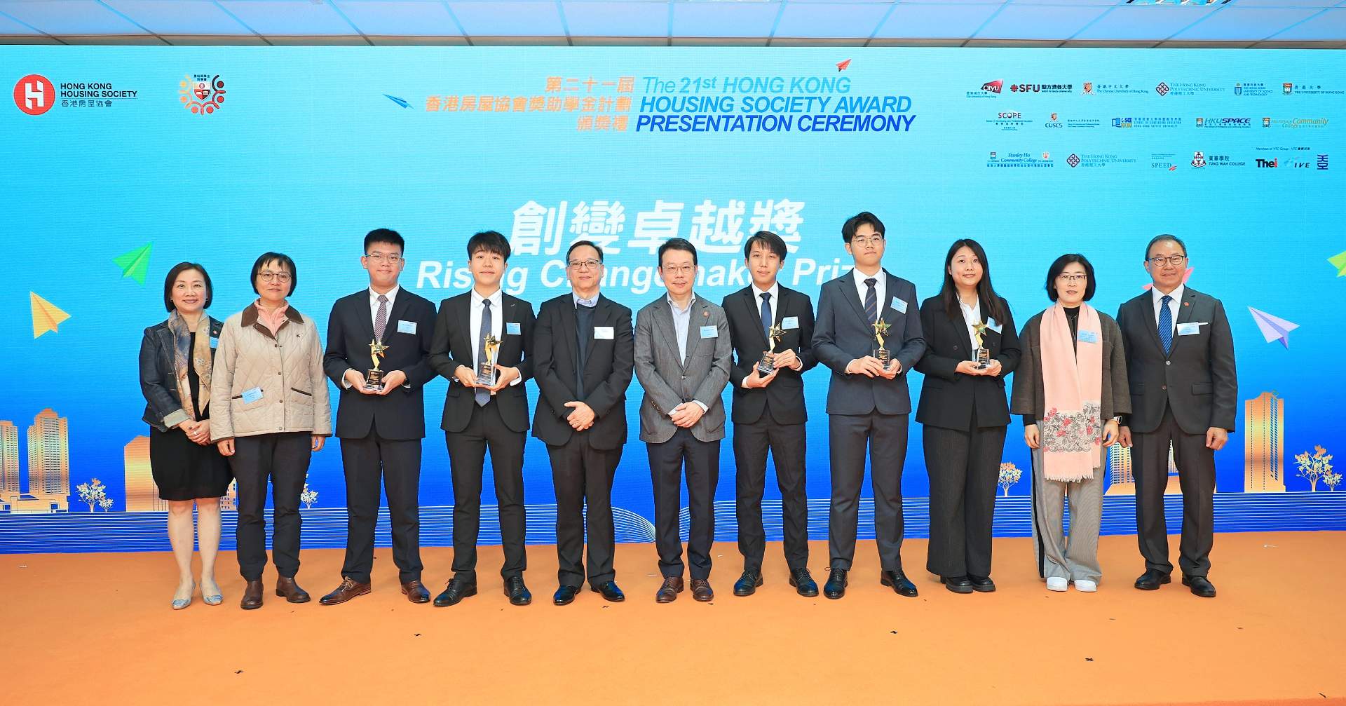 4. 首屆「創變卓越獎」的五名得奬同學為房屋階梯、長者房屋及房地產科技等議題作出深入分柝及具創意的提案.jpg