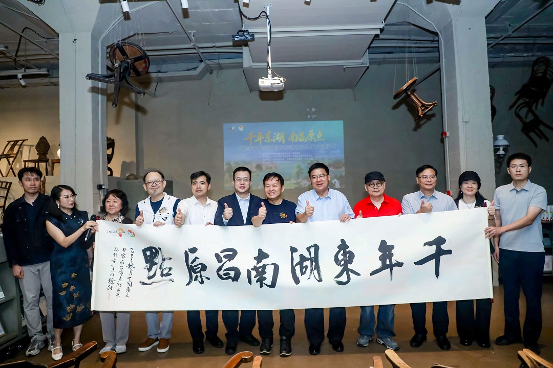 图2：千年东湖·南昌原点——2025年中国著名作家南昌市东湖区采风行活动举行(1).jpg