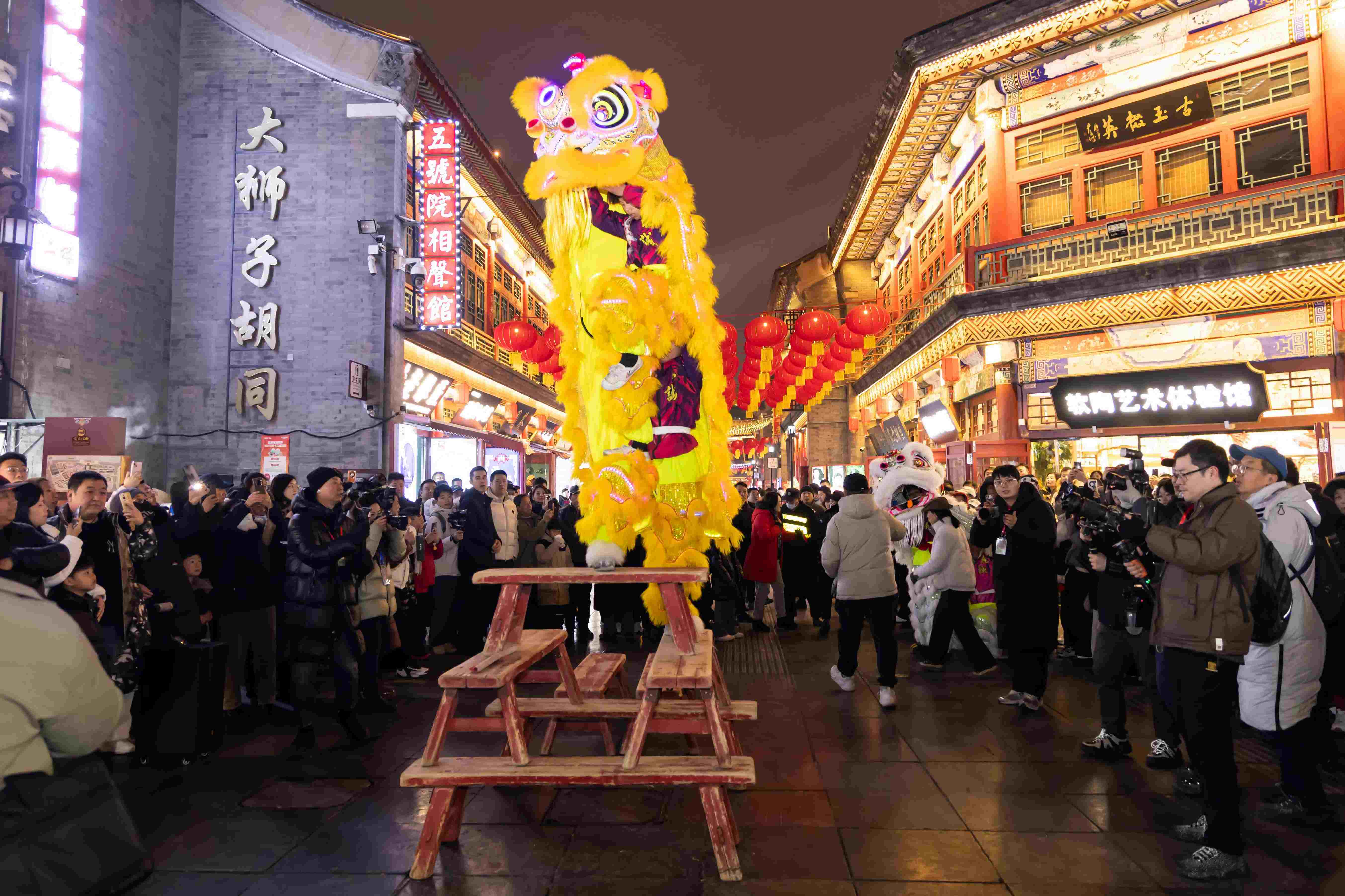 圖片2： 啟動現場通過沉浸式的消費場景將現場表演、非遺展示、互動體驗與消費推介深度融合.jpg