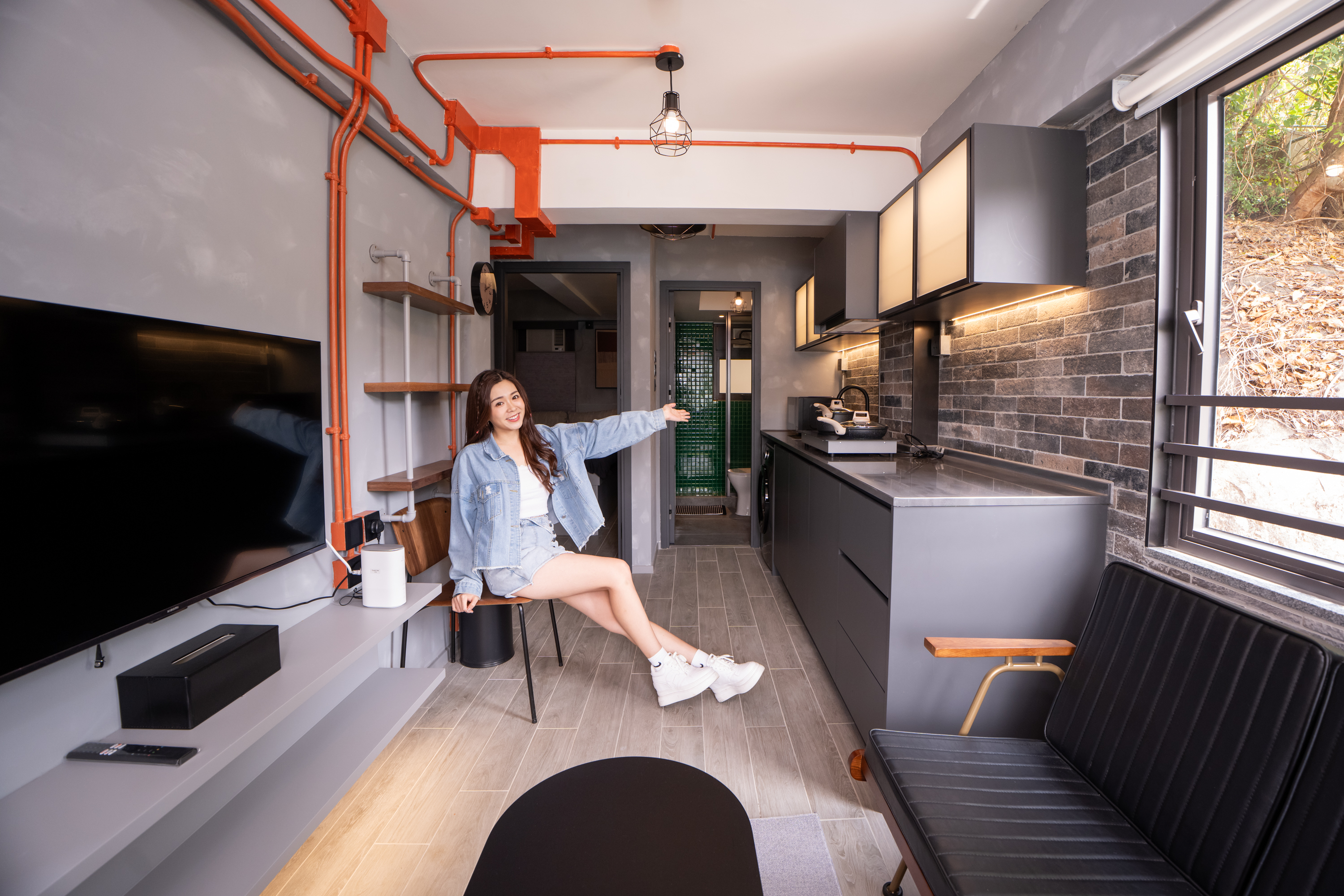 「馬灣1868臨海度假屋」現代輕工業風主題房 客廳 (2).jpg