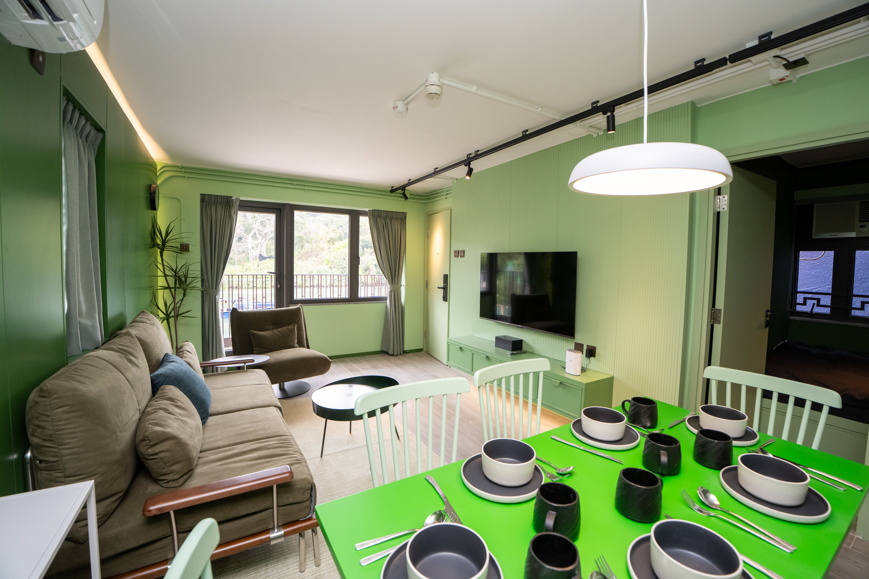 「馬灣1868臨海度假屋」森系綠洲主題房 客廳 (1).jpg