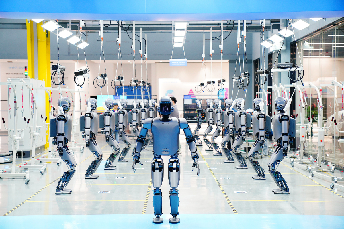 2、2025年6月18日在柳州市北部生態新區的優必選柳州智慧工廠，20台工業人形機器人Walker S1誕生。（黎寒池 攝） .jpg