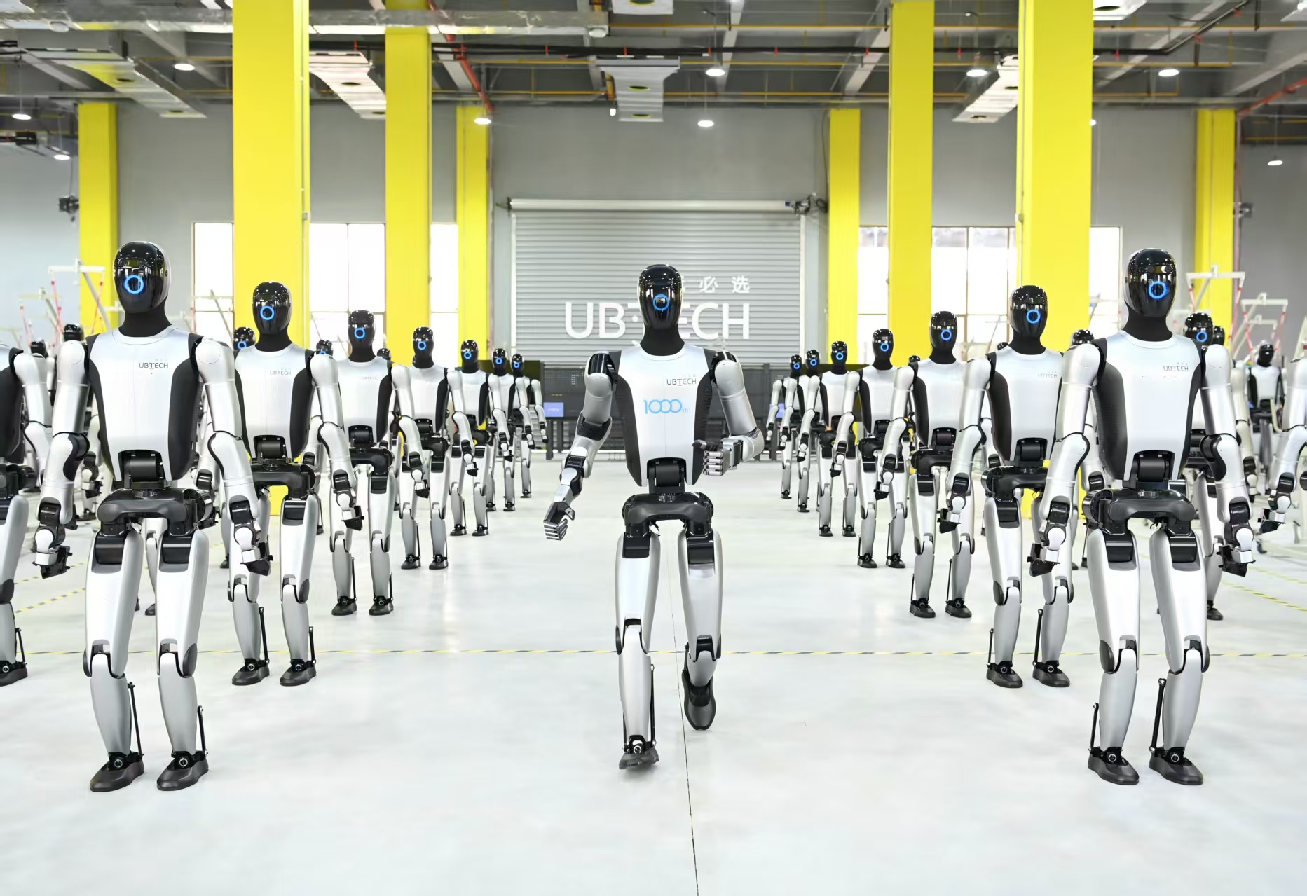 1、2025年12月26日，在廣西柳州市北部生態新區機械人產業園，柳州優必選智能科技有限公司生產的第1000台工業人形機械人正式亮相。(黎寒池 攝).jpg