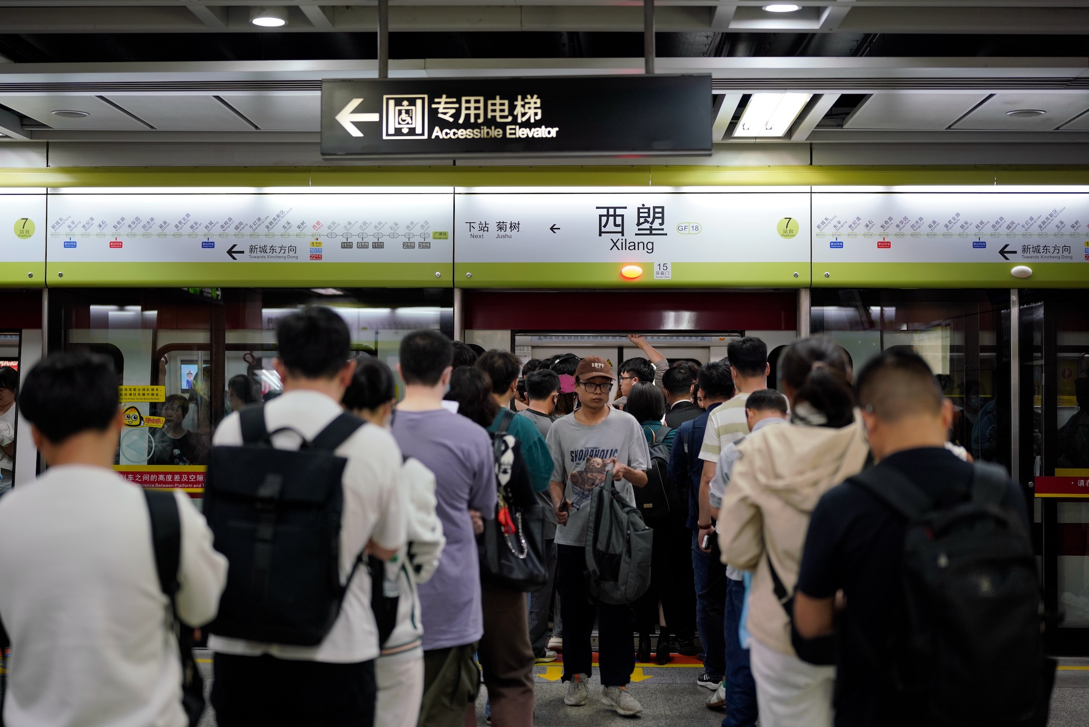 地鐵客流 袁彥昌攝.jpg