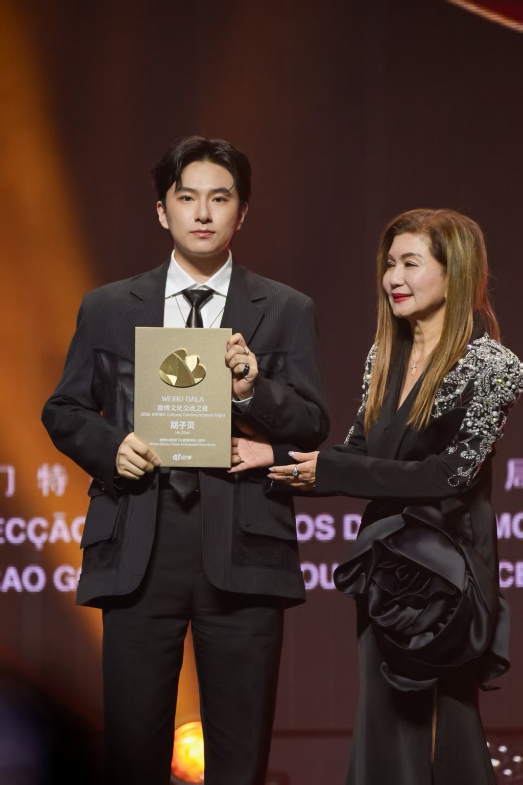 圖一：胡子貝榮獲微博中國澳門年度期待新人歌手.jpg