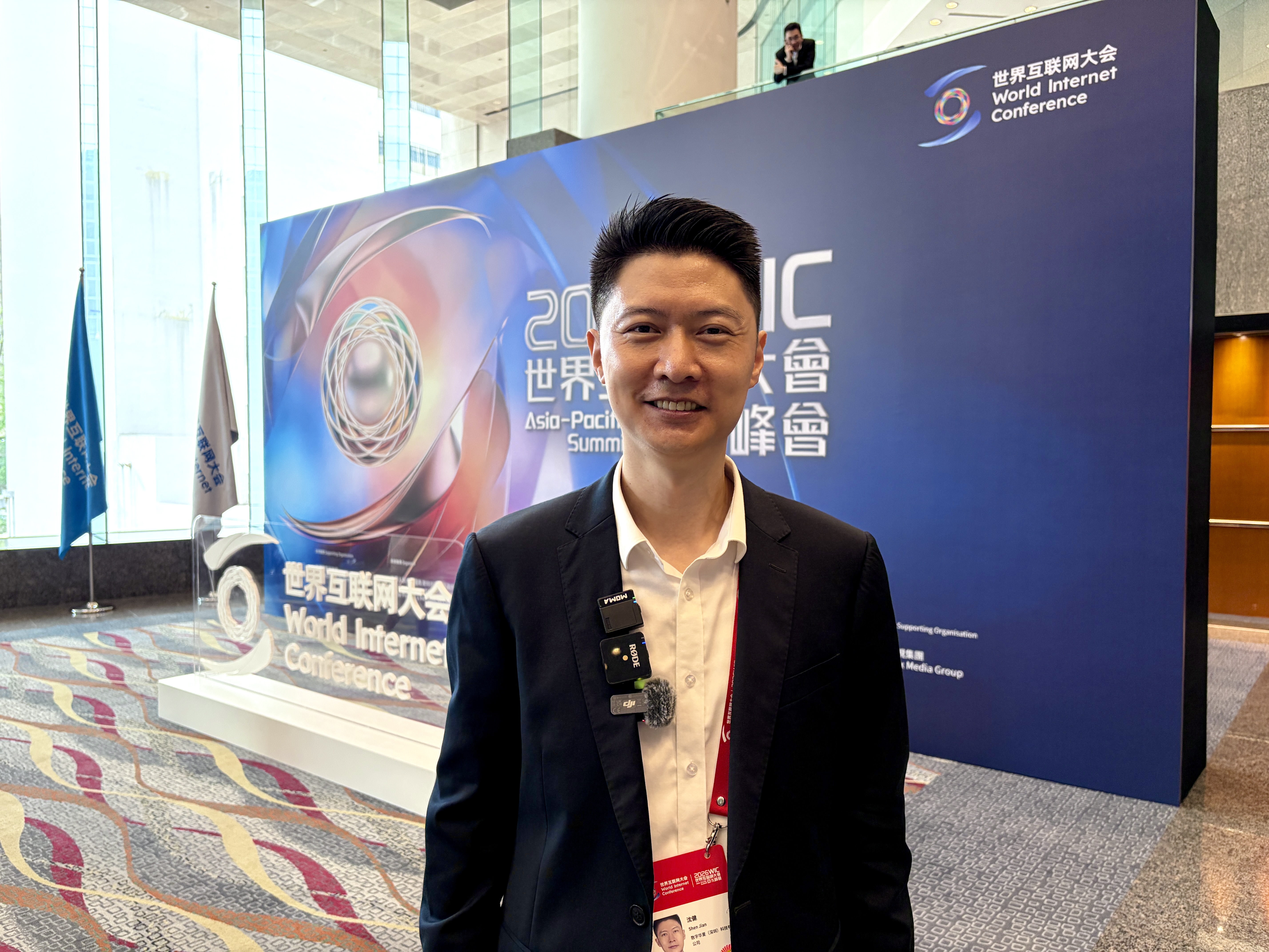 数字华夏（深圳）科技有限公司创始人沈健接受港商记者访问。（记者 陈彦洁摄）jpg.jpg