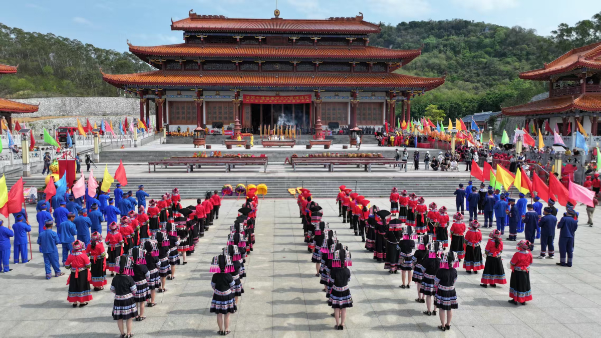 2、布洛陀民間祭祀大典現場（周加孔 攝）.jpg
