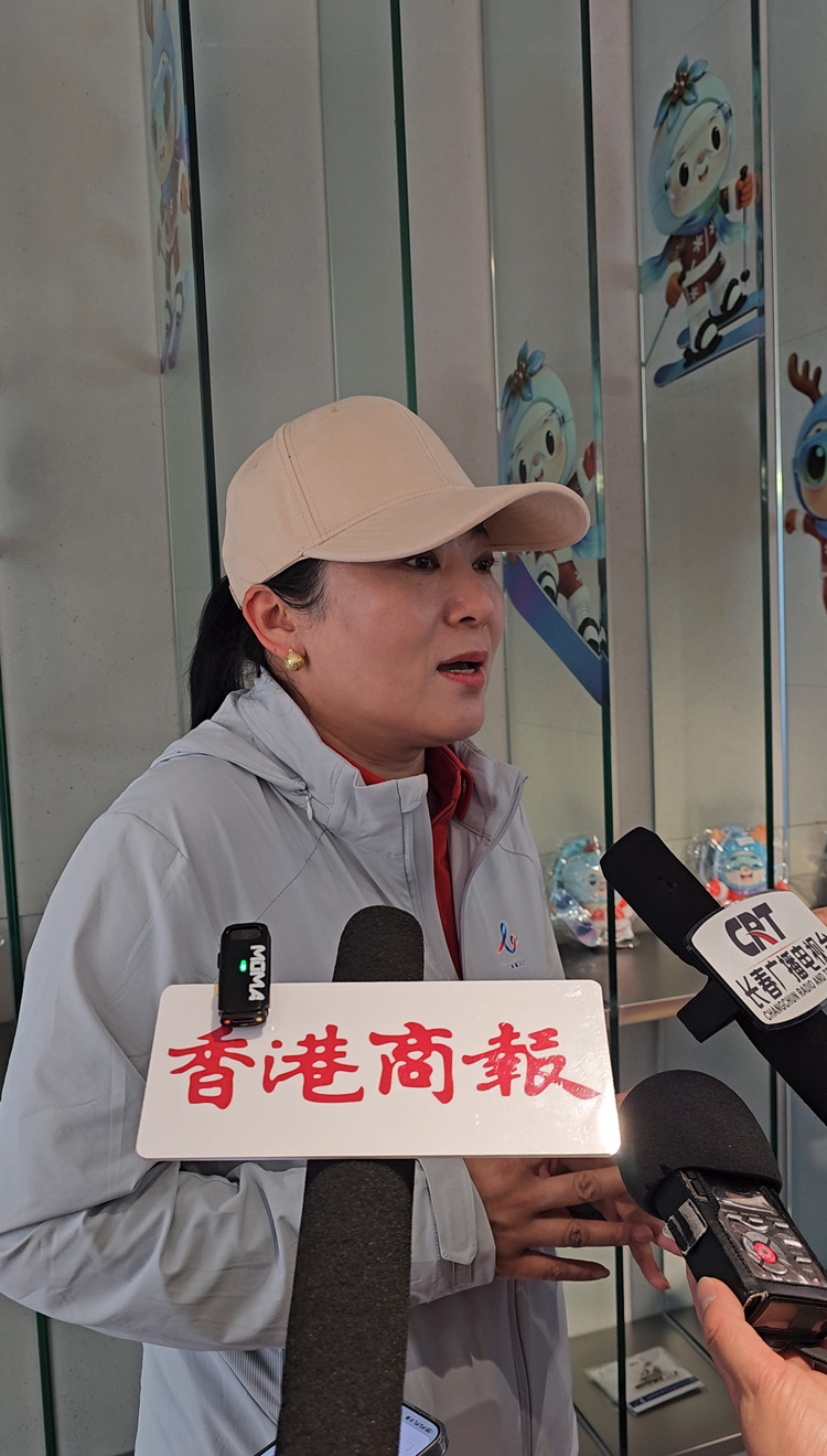 圖說二：長春大冬會特許商品新民大街概念店店長王洪艷.jpg