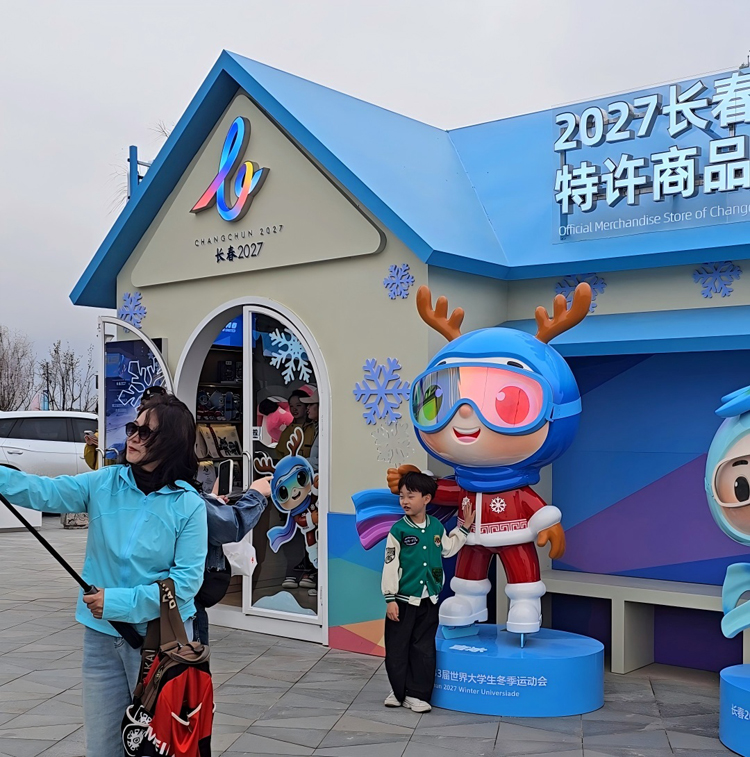 圖說四：吉冰、吉雪已然成為正在遊玩的市民們熱衷打卡的焦點.jpg