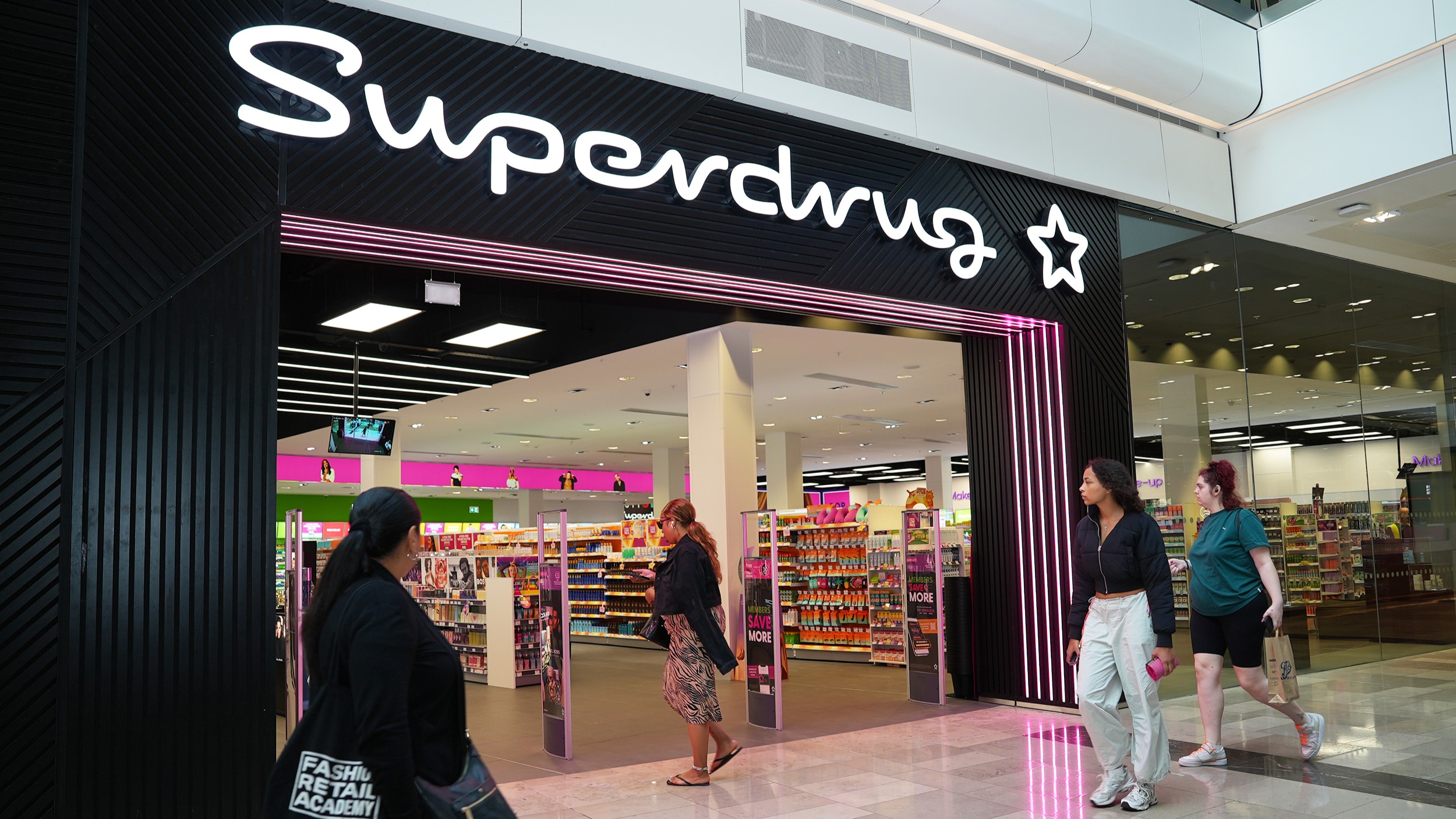 1_Superdrug-16.9.jpg